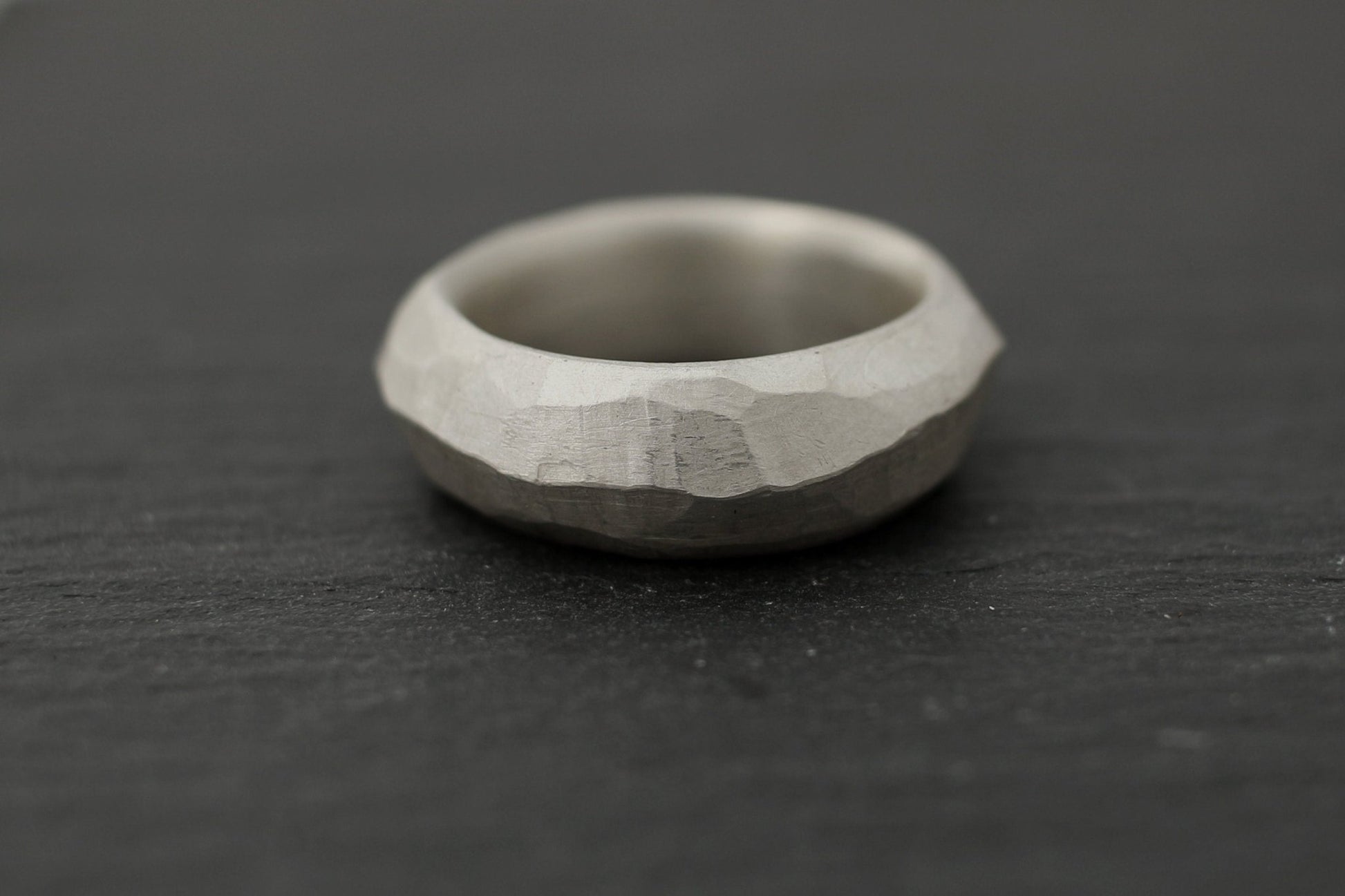 Silberring | Männerring | unregelmäßige Oberfläche | massiv - Goldschmiede Miret