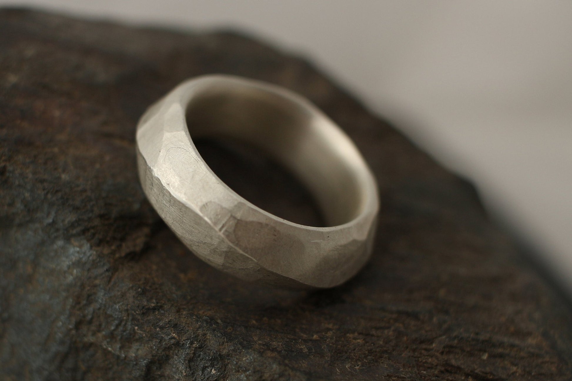 Silberring | Männerring | unregelmäßige Oberfläche | massiv - Goldschmiede Miret