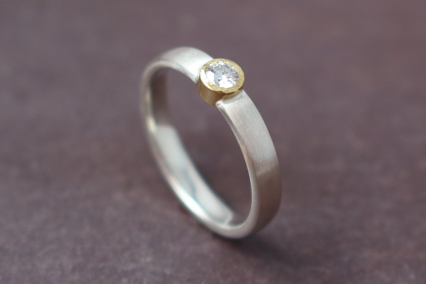 Silberring mit Brillant in Goldfassung - Goldschmiede Miret