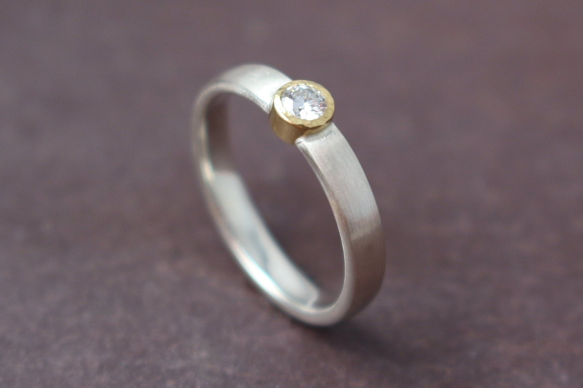 Silberring mit Brillant in Goldfassung - Goldschmiede Miret
