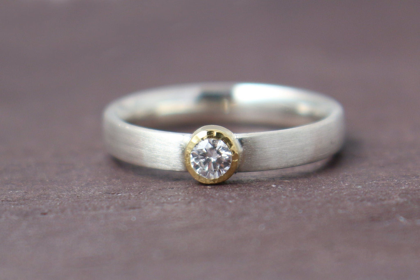 Silberring mit Brillant in Goldfassung - Goldschmiede Miret