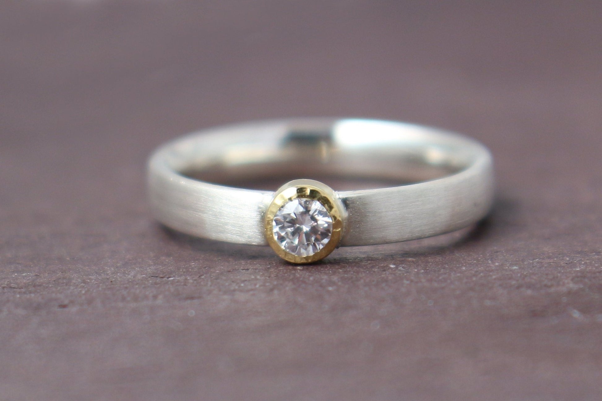 Silberring mit Brillant in Goldfassung - Goldschmiede Miret