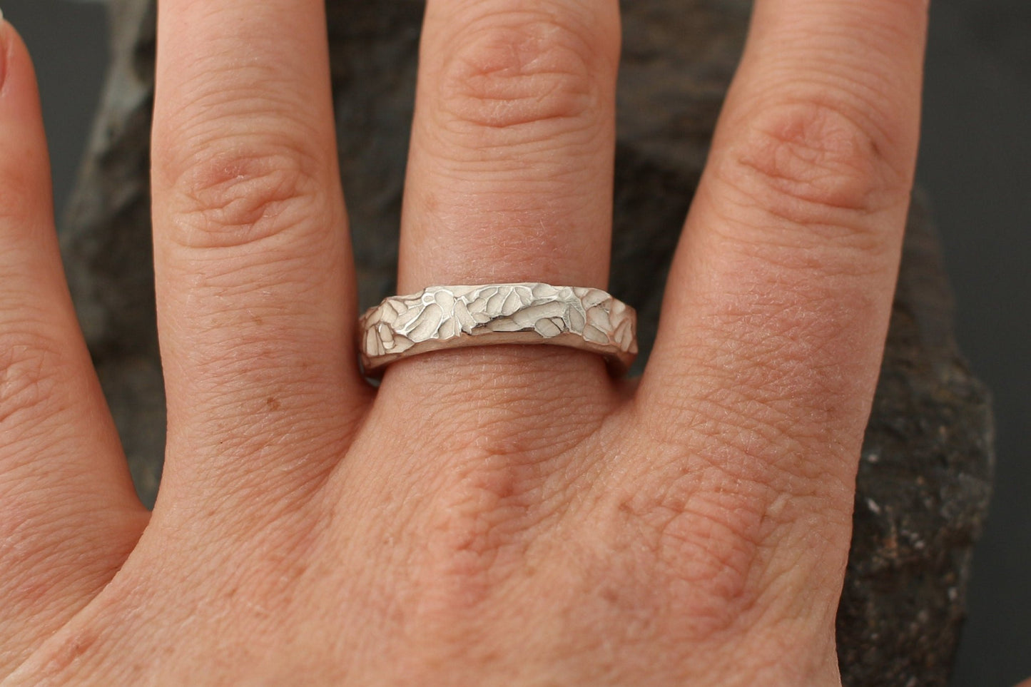 Silberrring | Männerring | unregelmäßige Oberfläche | massiv - Goldschmiede Miret