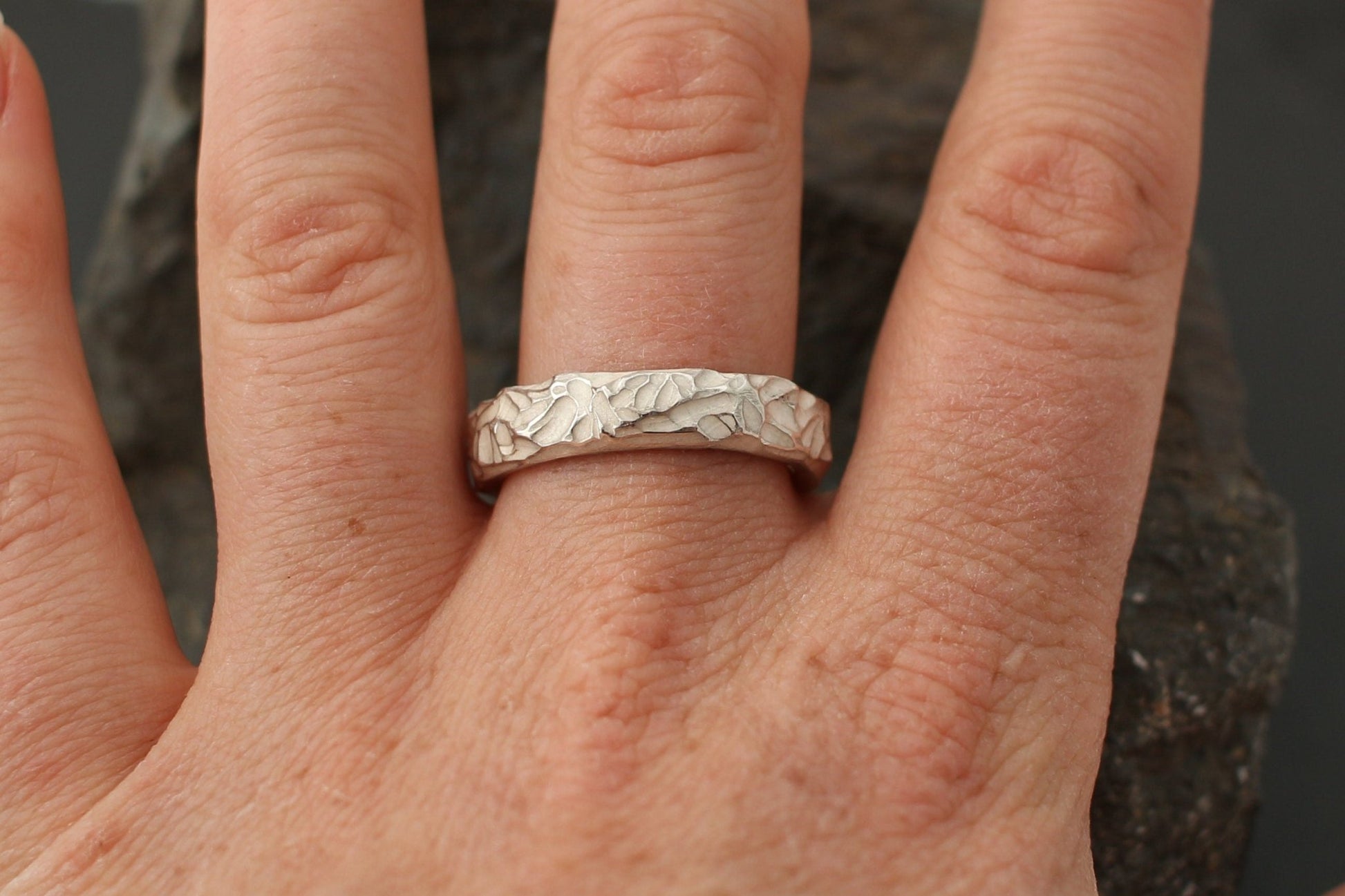 Silberrring | Männerring | unregelmäßige Oberfläche | massiv - Goldschmiede Miret