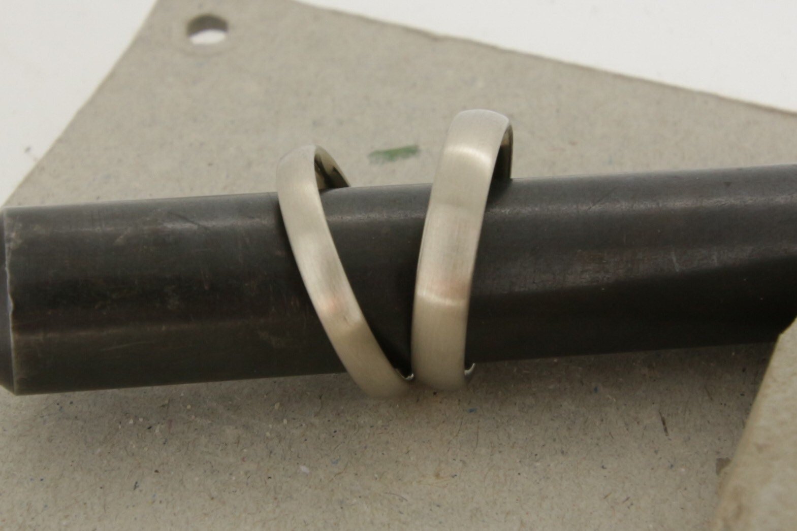 Weißgold Eheringe (333/585/750) , 3mm und 4mm | schmal, oval, gerundet - Goldschmiede Miret