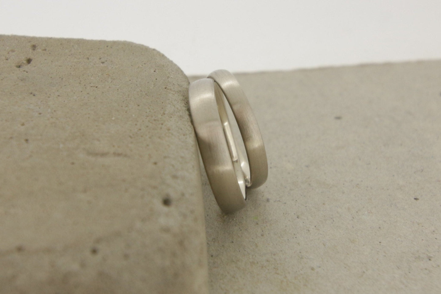 Weißgold Eheringe (333/585/750) , 3mm und 4mm | schmal, oval, gerundet - Goldschmiede Miret