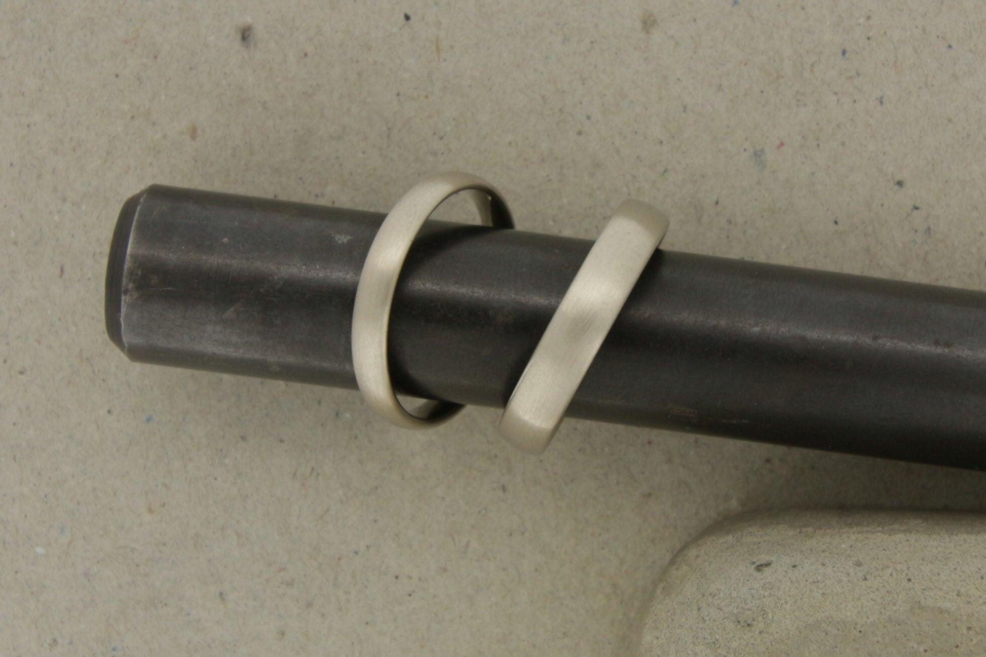 Weißgold Eheringe (333/585/750) , 3mm und 4mm | schmal, oval, gerundet - Goldschmiede Miret