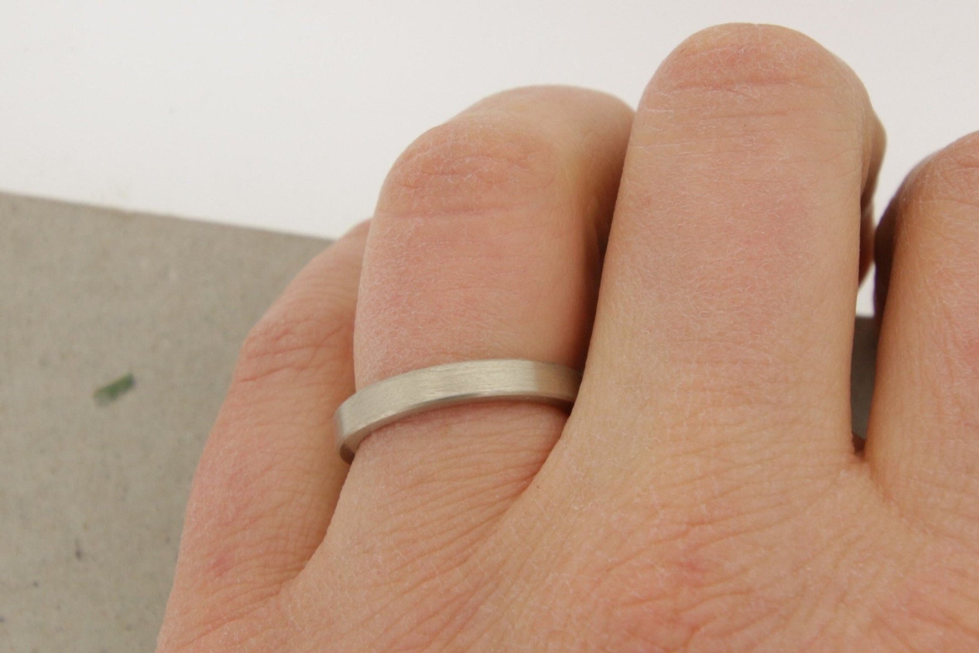 Weißgold Eheringe (333/585/750) | geradlinige Trauringe | schlicht, matt, kantig - Goldschmiede Miret