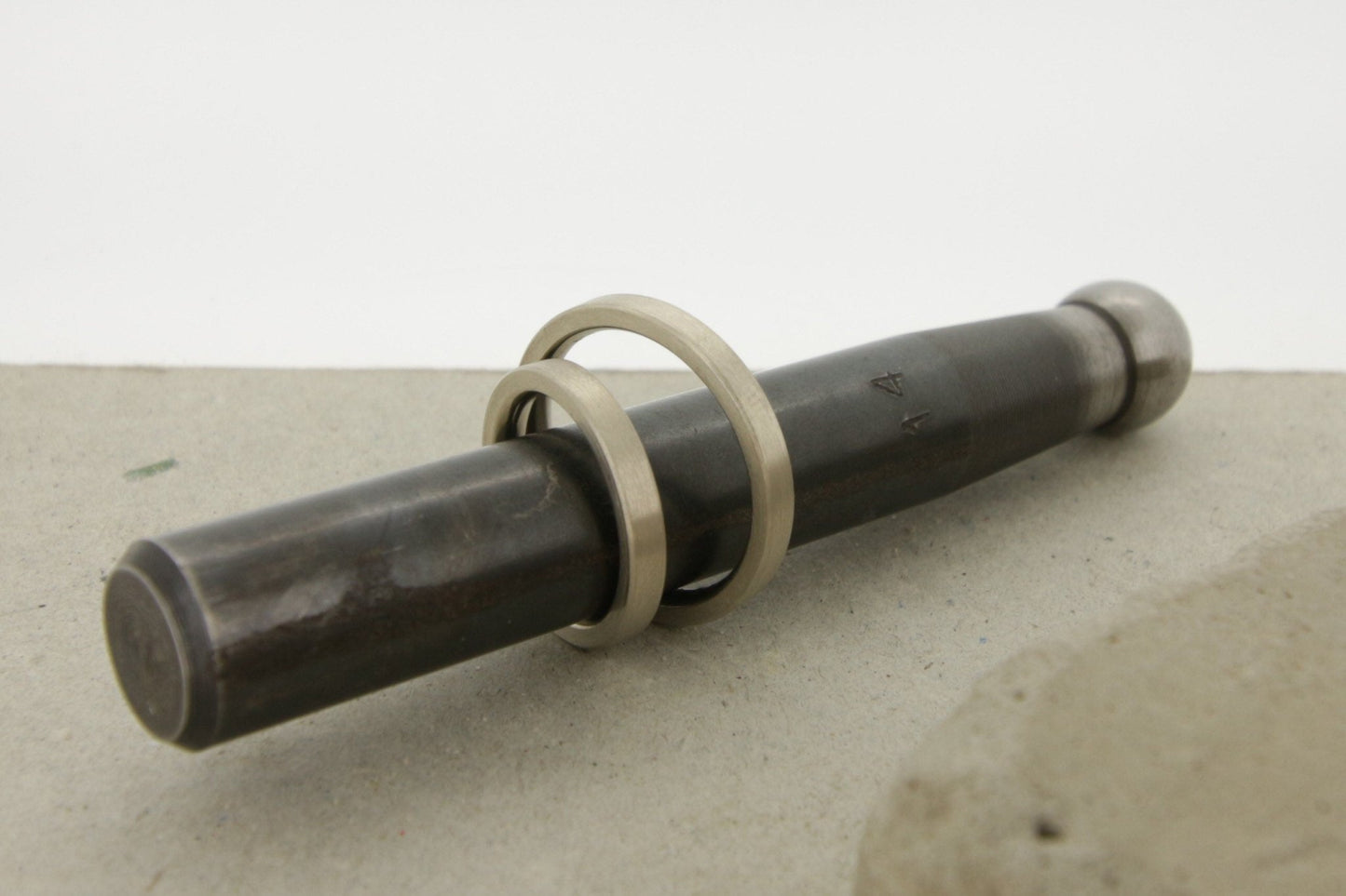 Weißgold Eheringe (333/585/750) | geradlinige Trauringe | schlicht, matt, kantig - Goldschmiede Miret