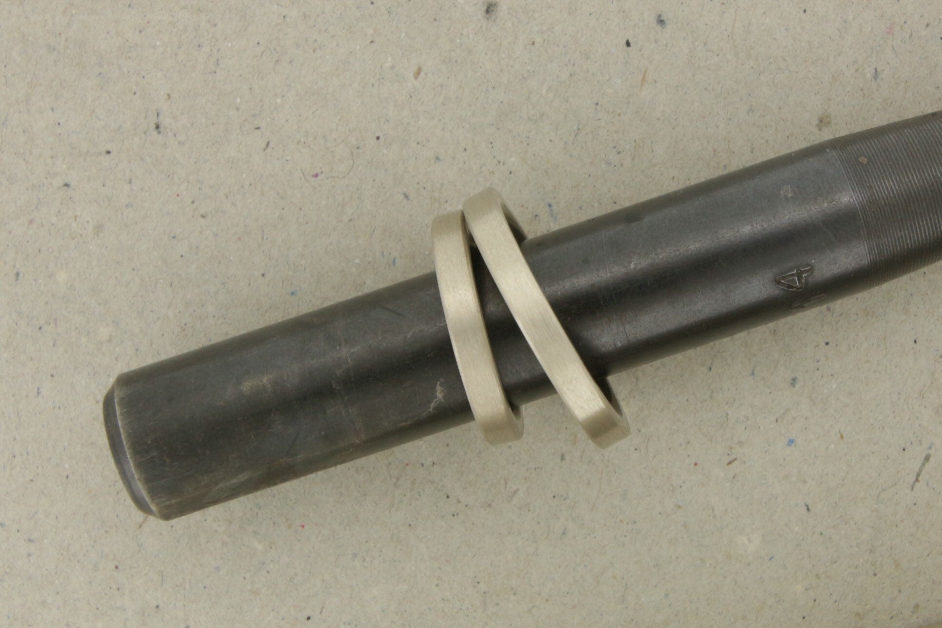 Weißgold Eheringe (333/585/750) | geradlinige Trauringe | schlicht, matt, kantig - Goldschmiede Miret