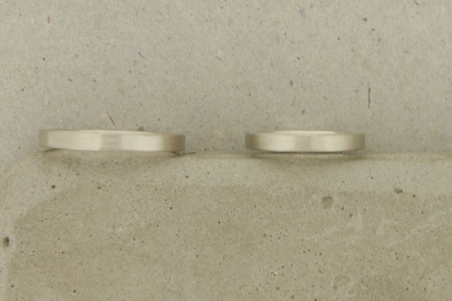 Weißgold Eheringe (333/585/750) | geradlinige Trauringe | schlicht, matt, kantig - Goldschmiede Miret