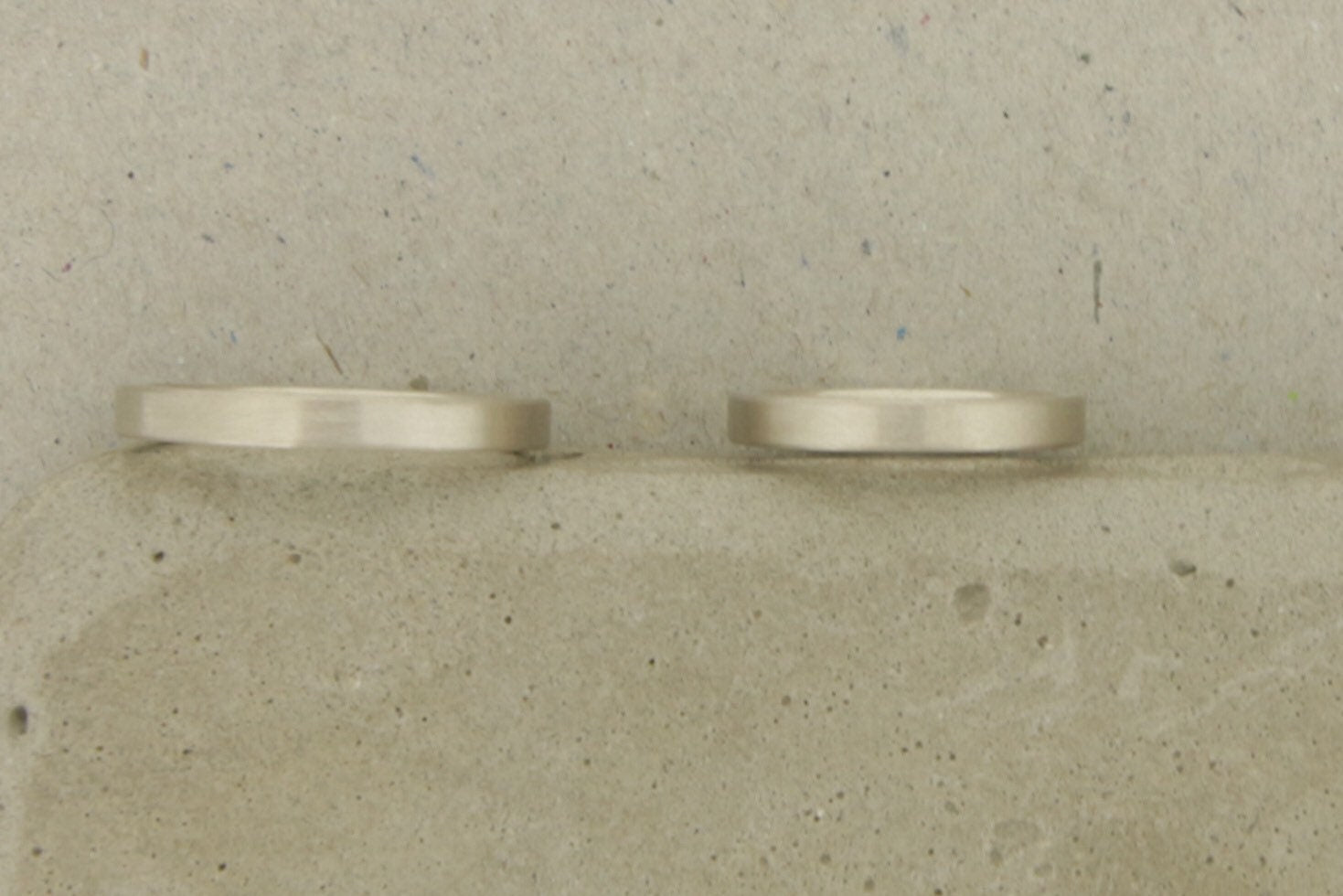 Weißgold Eheringe (333/585/750) | geradlinige Trauringe | schlicht, matt, kantig - Goldschmiede Miret