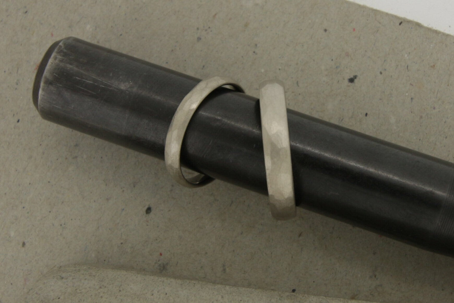Weißgold Eheringe (333/585/750/) | mit Hammerschlag - Goldschmiede Miret